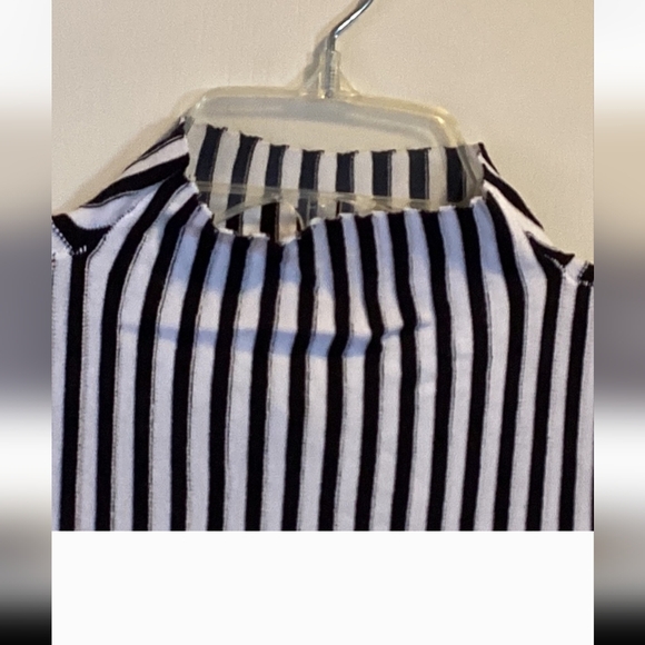 NWT Kenneth Cole Brand Black & White Striped Sleeveless Top Size Small - Picture 5 of 5